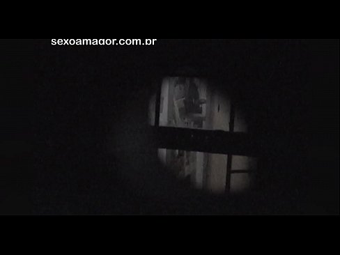 ❤️ Блондинку тайно снимает на видео соседский вуайерист, спрятанный за полыми кирпичами Порнушка у нас ❌